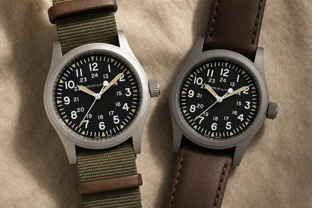 Dois Hamilton Khaki Field lado a lado, um de titânio fosco e outro de aço escovado