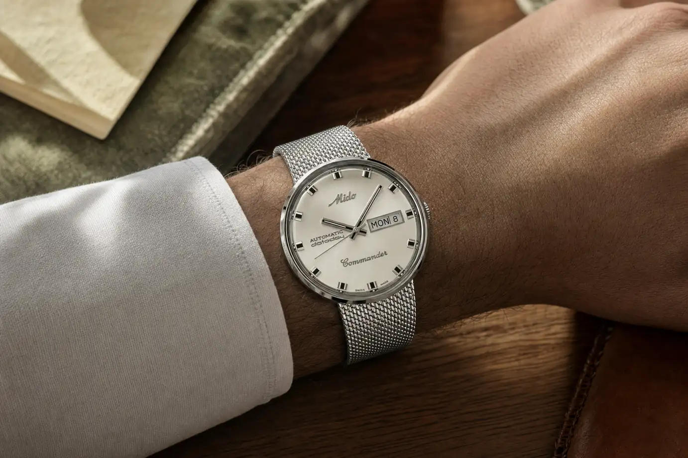 Sem alças, um Commander de 40 mm ocupa menos pulso que um comum de 40 mm.