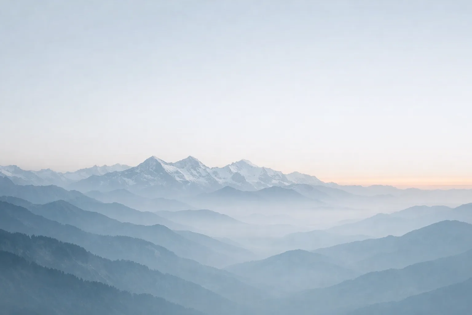 Alpes suíços ao amanhecer